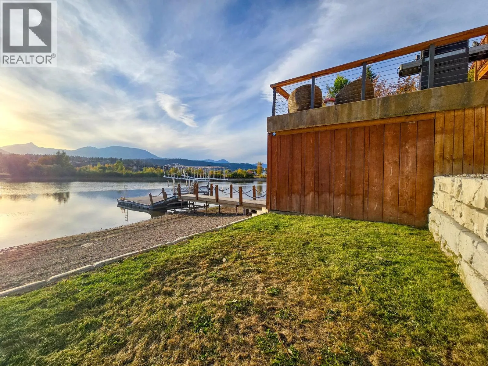 449 LAKEVIEW Place