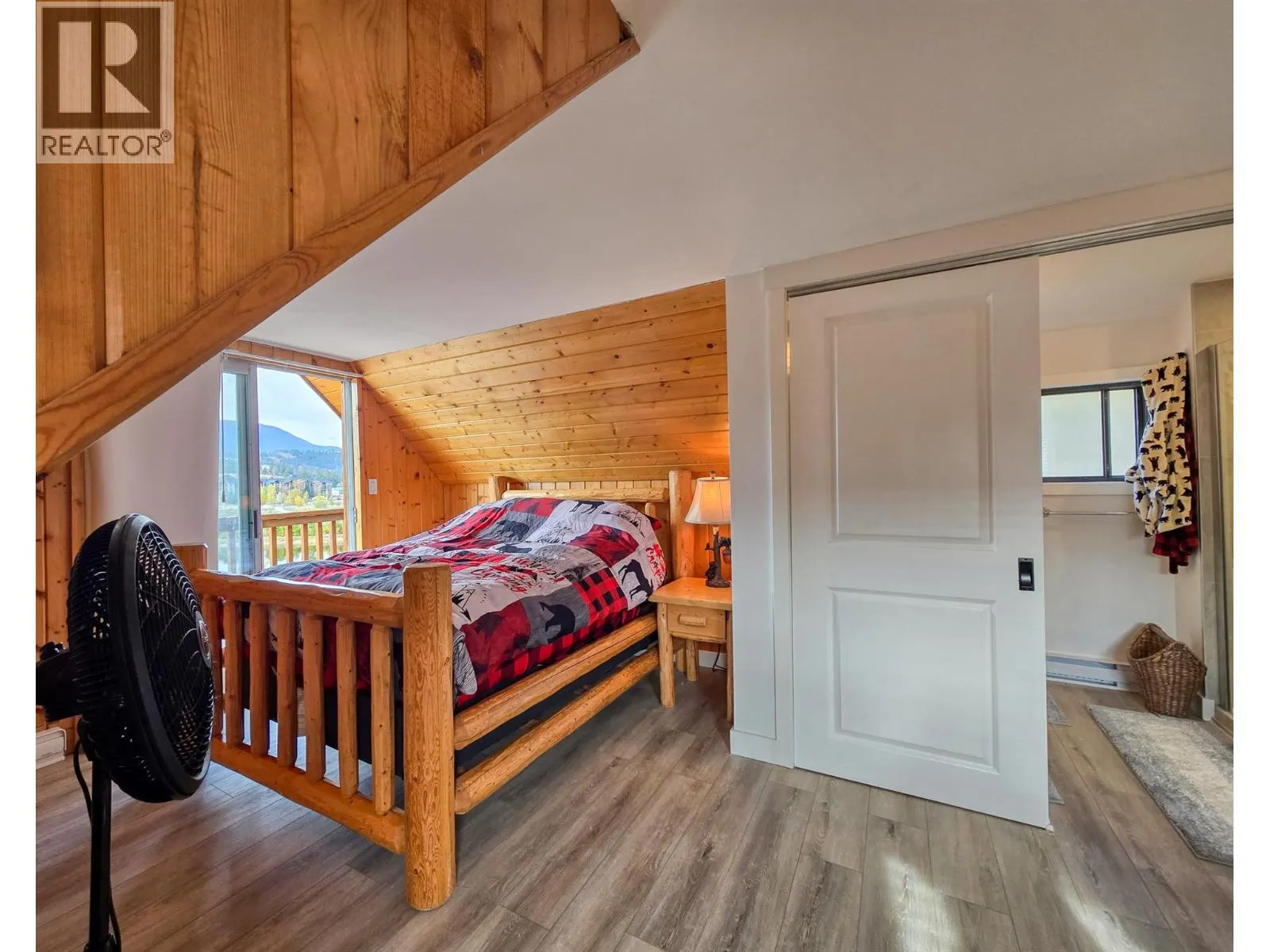 449 LAKEVIEW Place