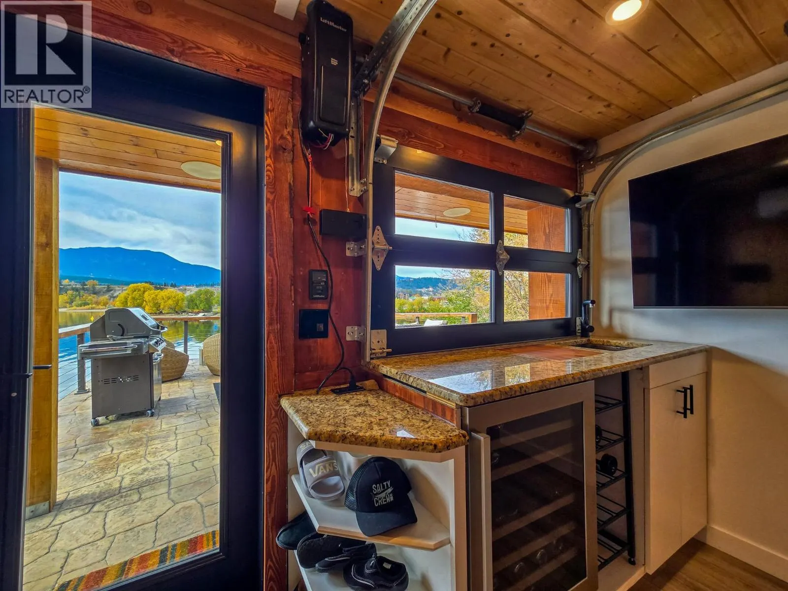 449 LAKEVIEW Place