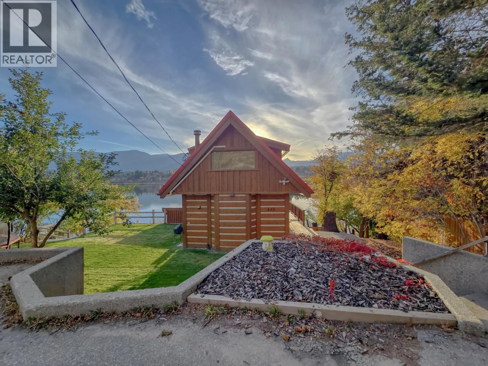 449 LAKEVIEW Place
