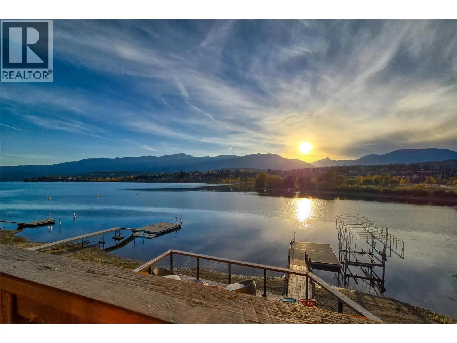 449 LAKEVIEW Place