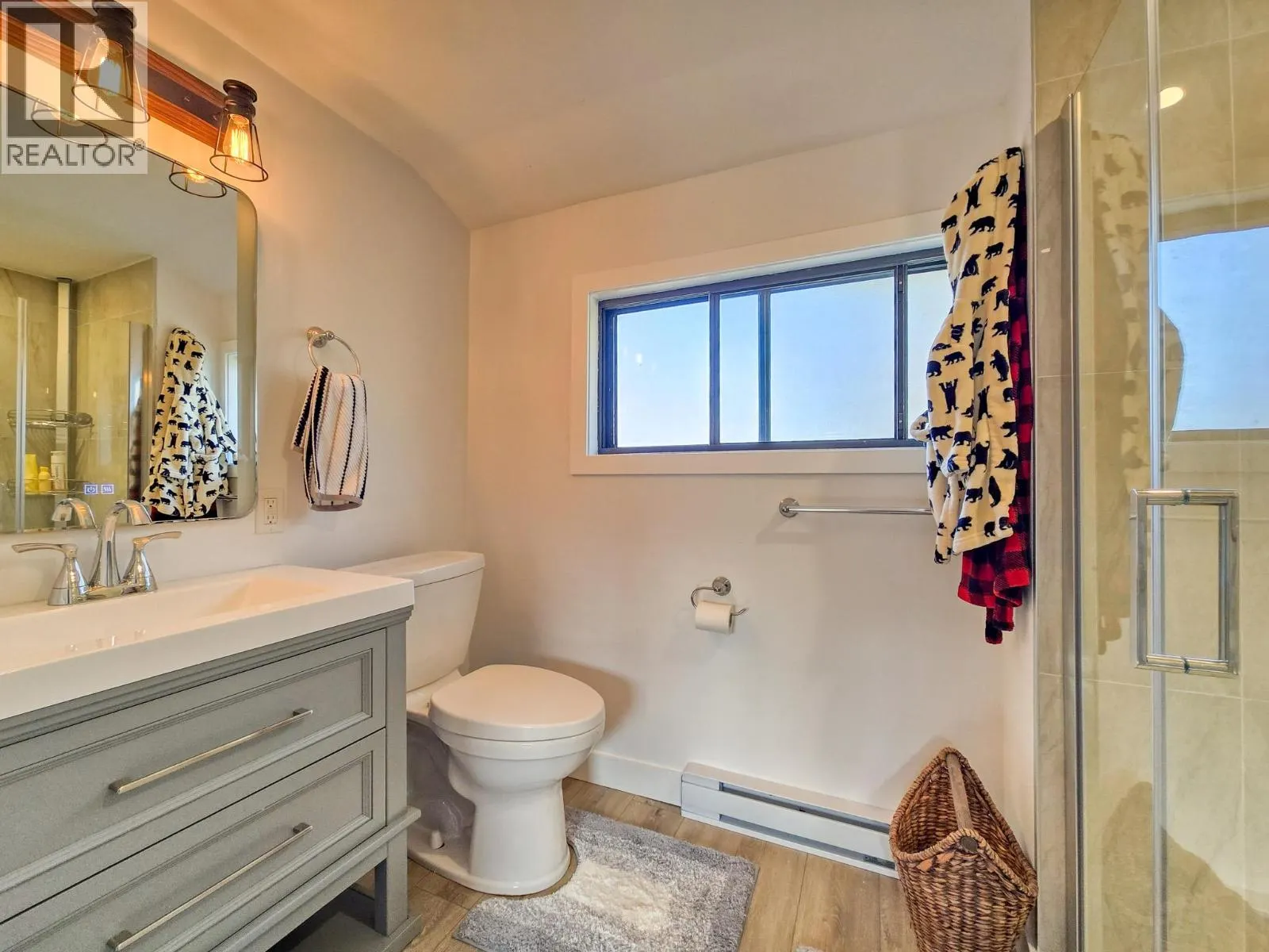 449 LAKEVIEW Place
