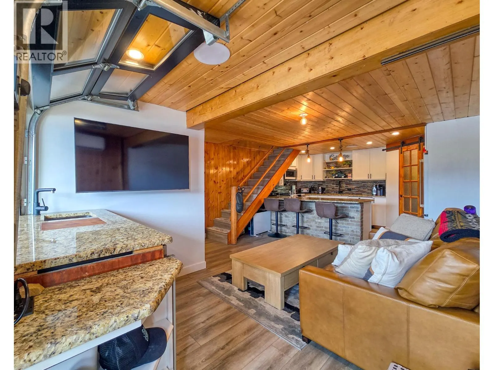 449 LAKEVIEW Place
