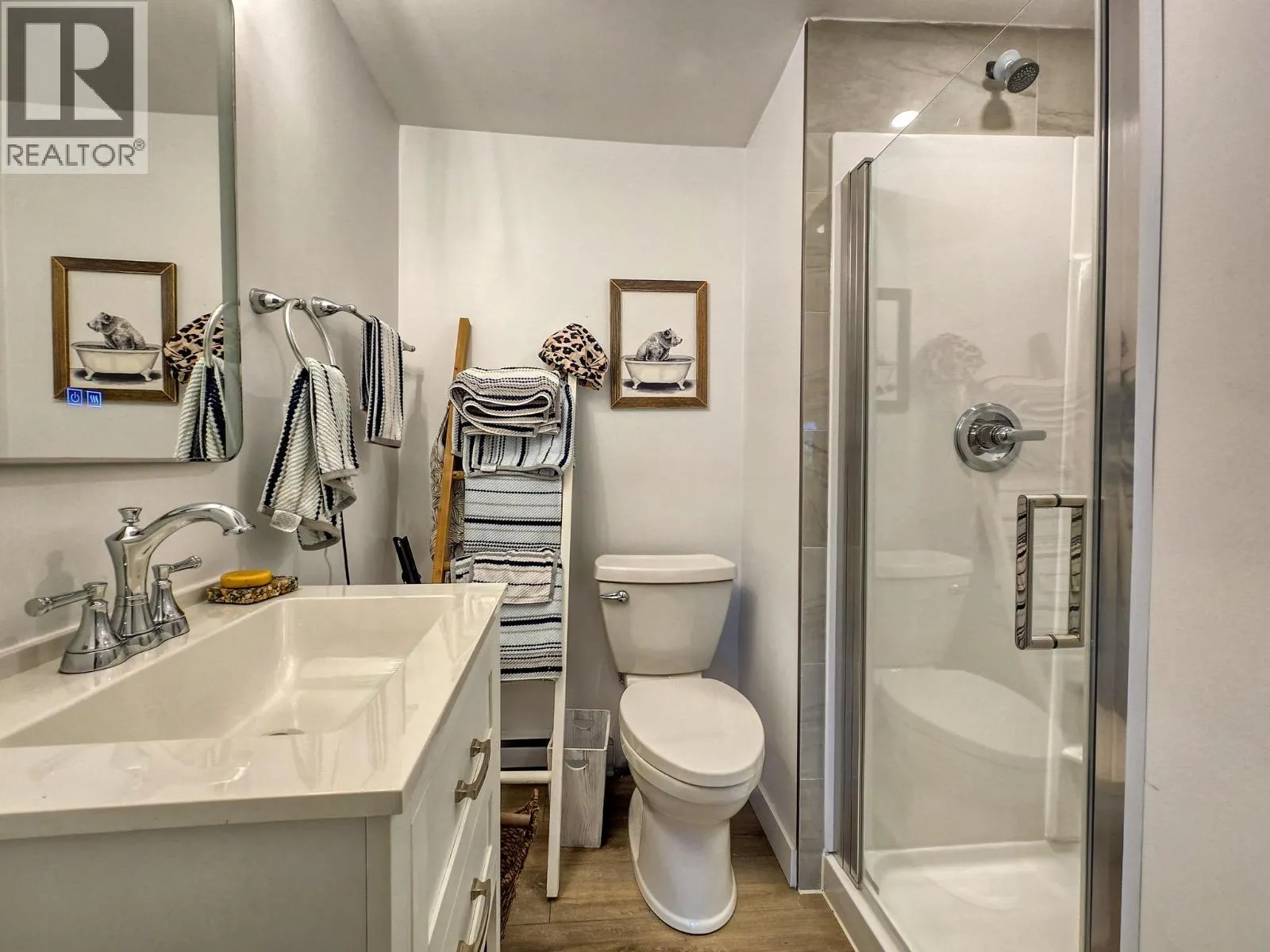 449 LAKEVIEW Place