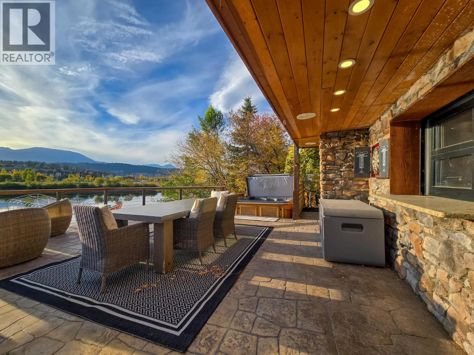 449 LAKEVIEW Place
