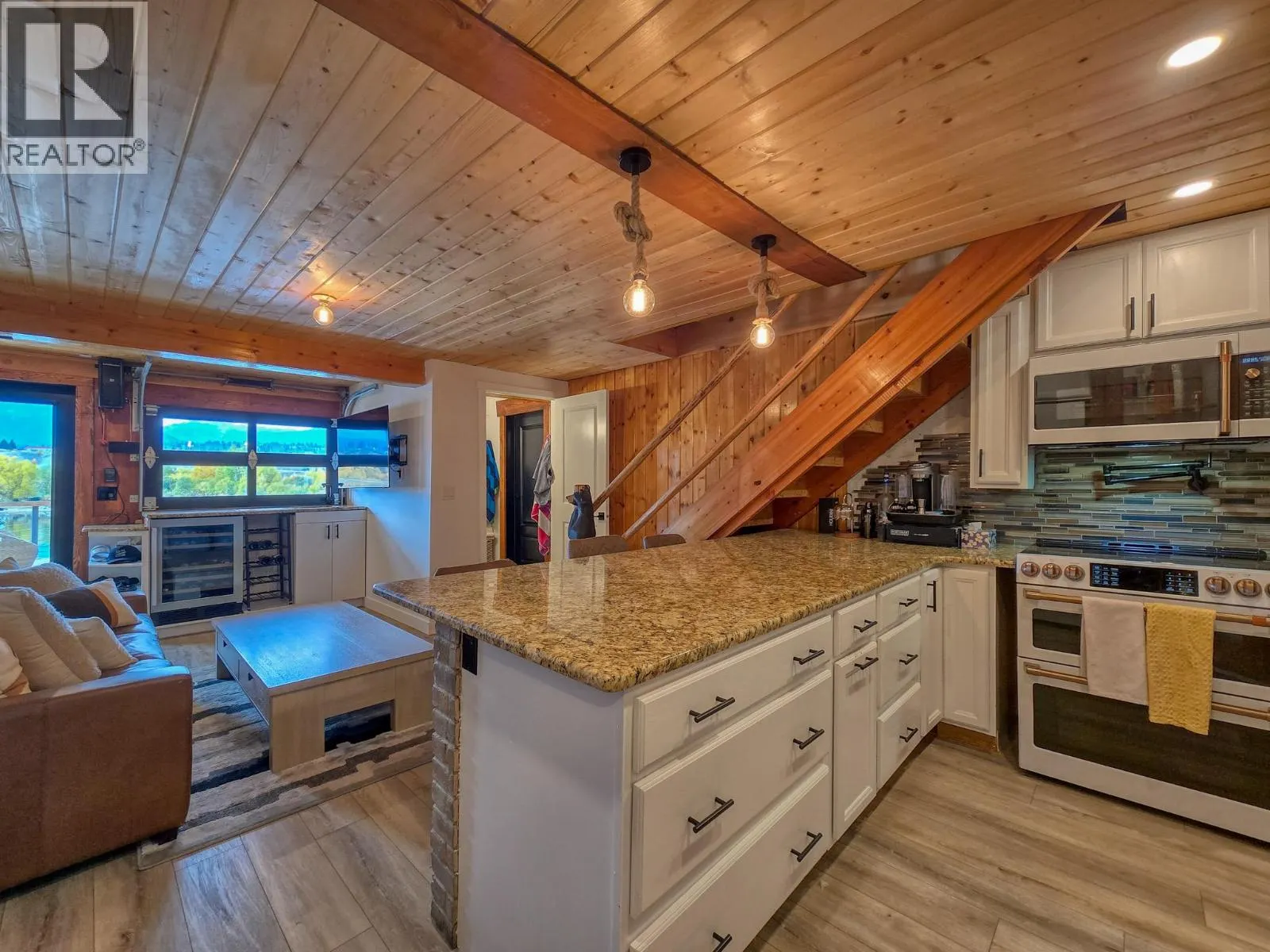 449 LAKEVIEW Place