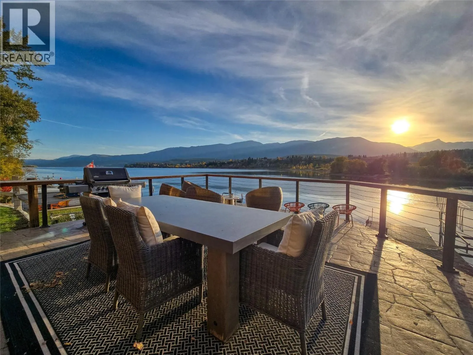 449 LAKEVIEW Place