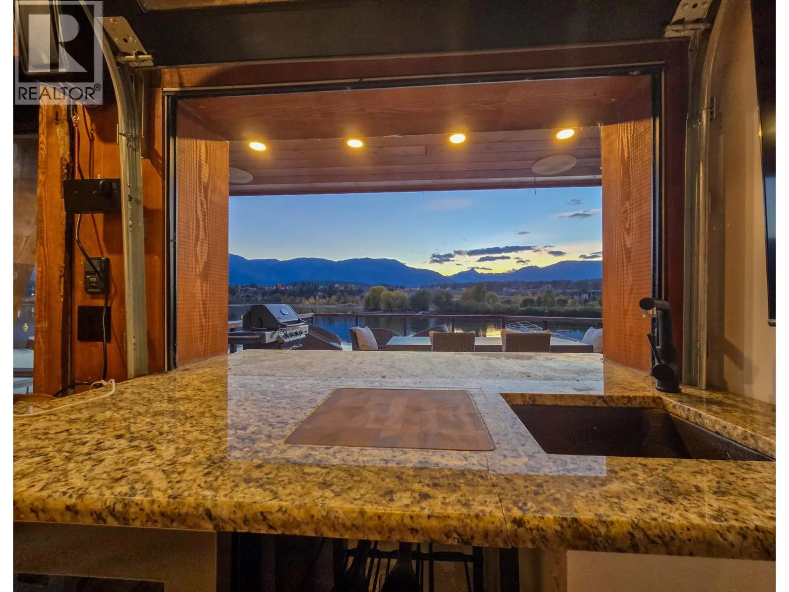 449 LAKEVIEW Place