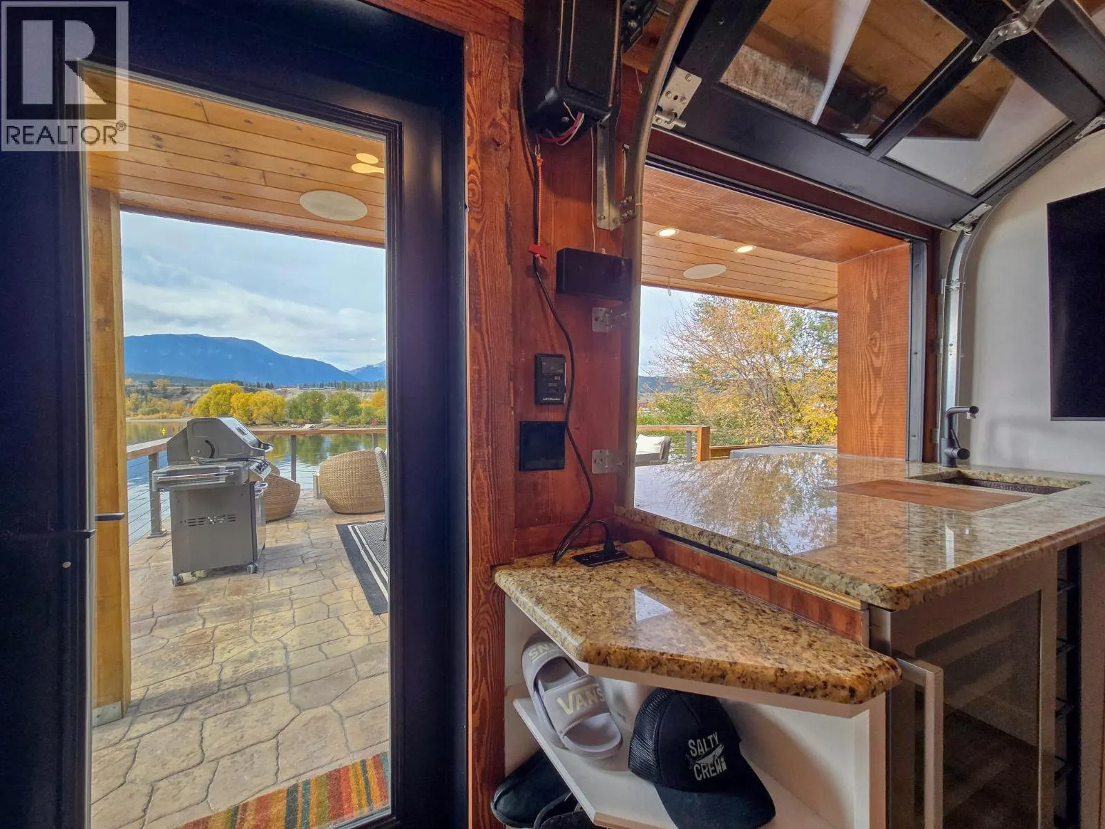 449 LAKEVIEW Place