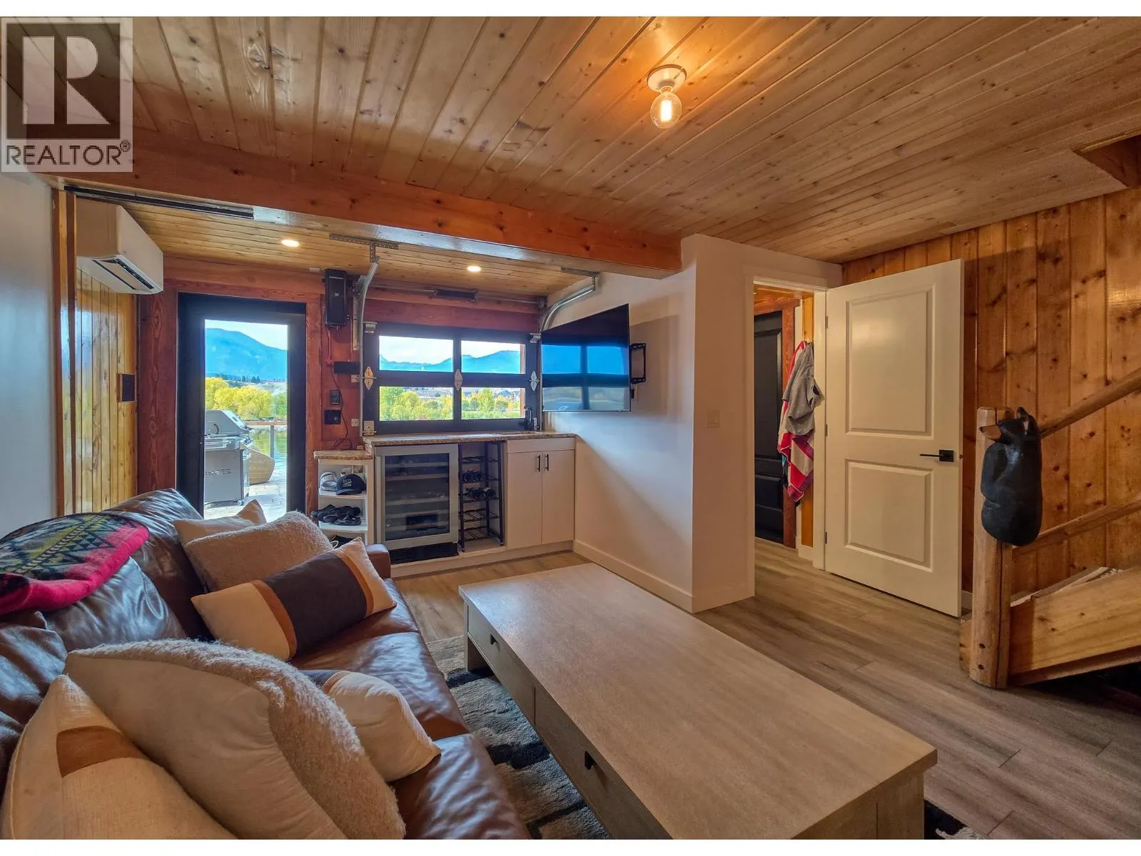 449 LAKEVIEW Place