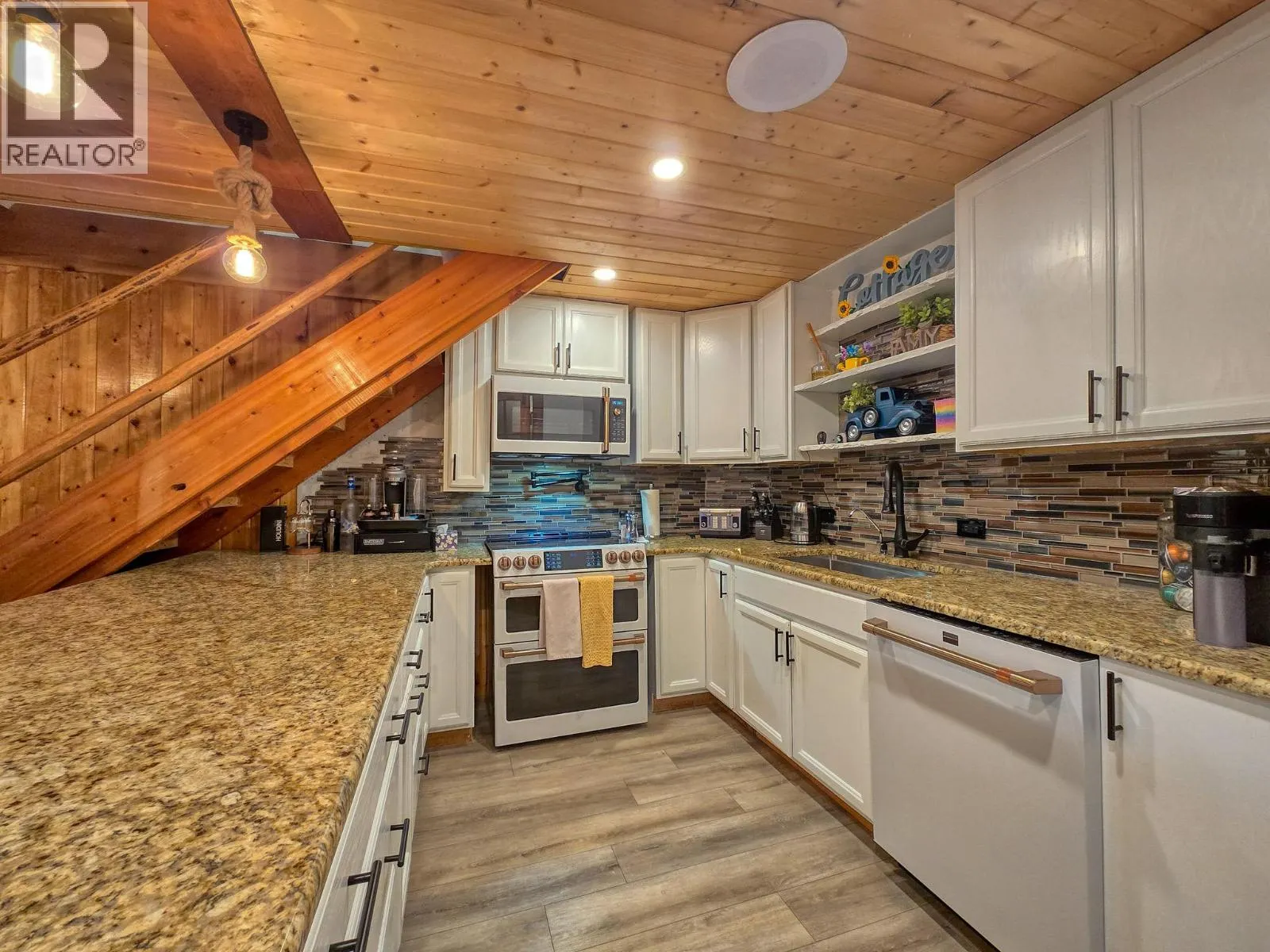 449 LAKEVIEW Place