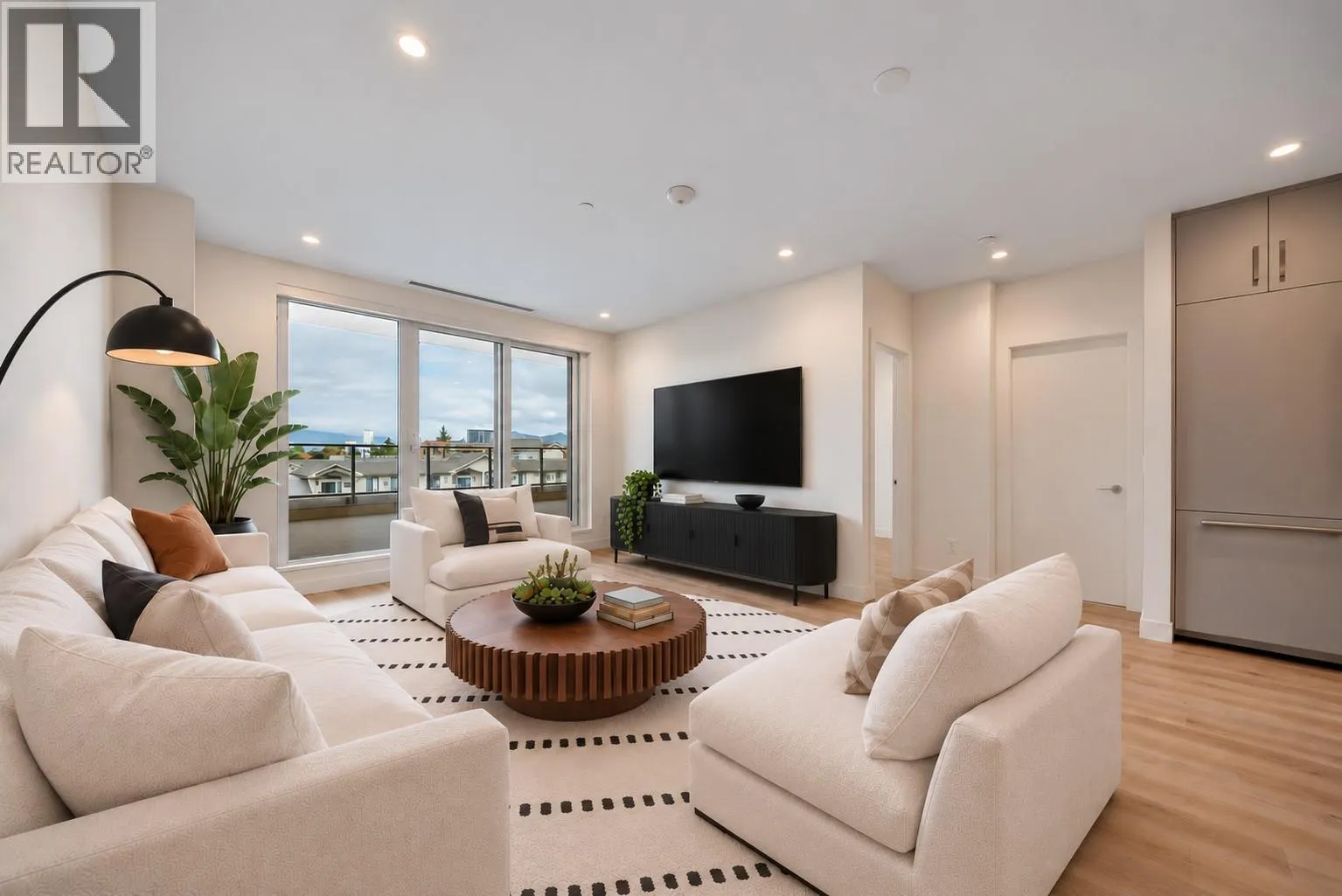 3300 Lakeshore Drive Unit# 418