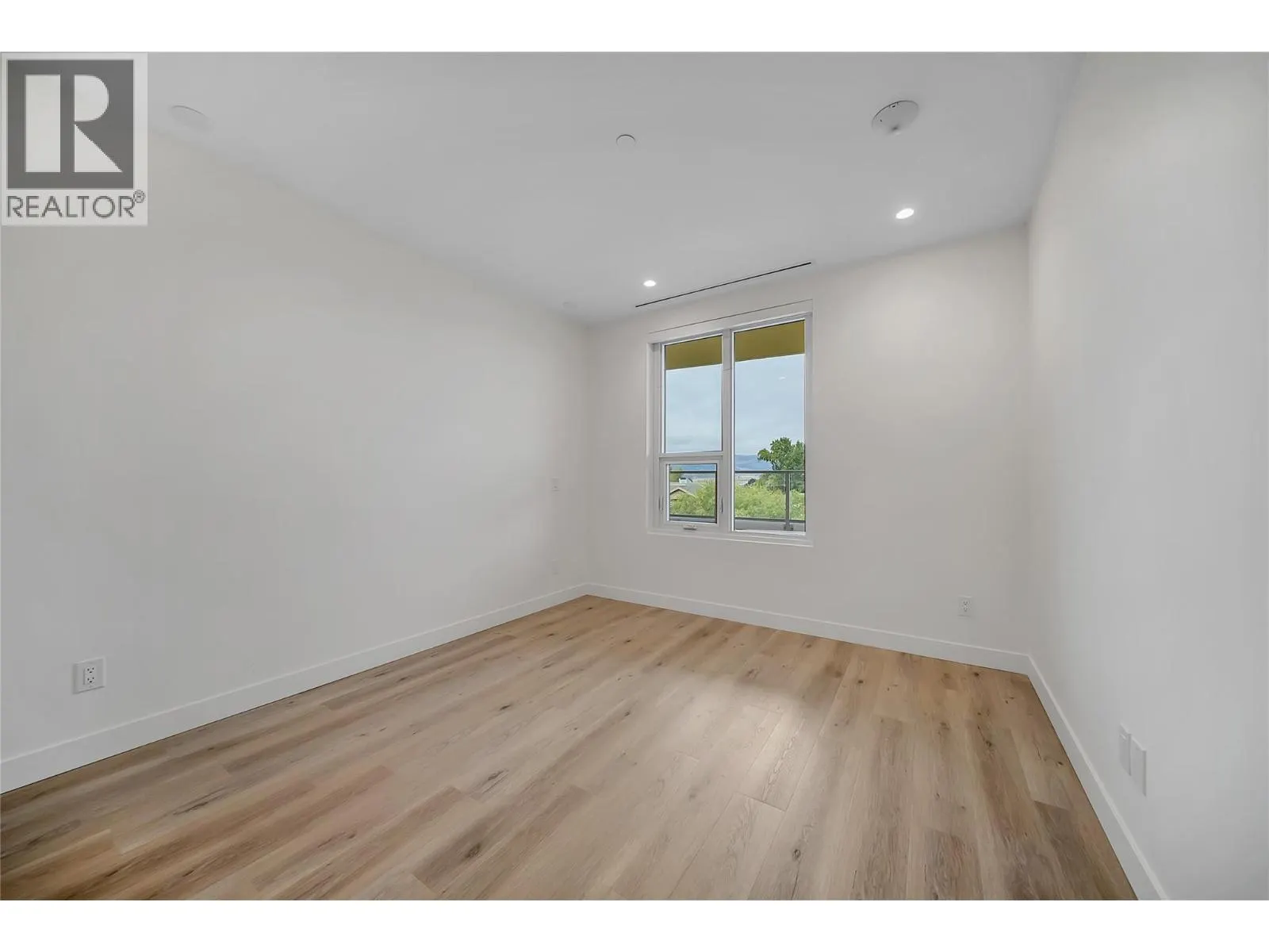 3300 Lakeshore Drive Unit# 418