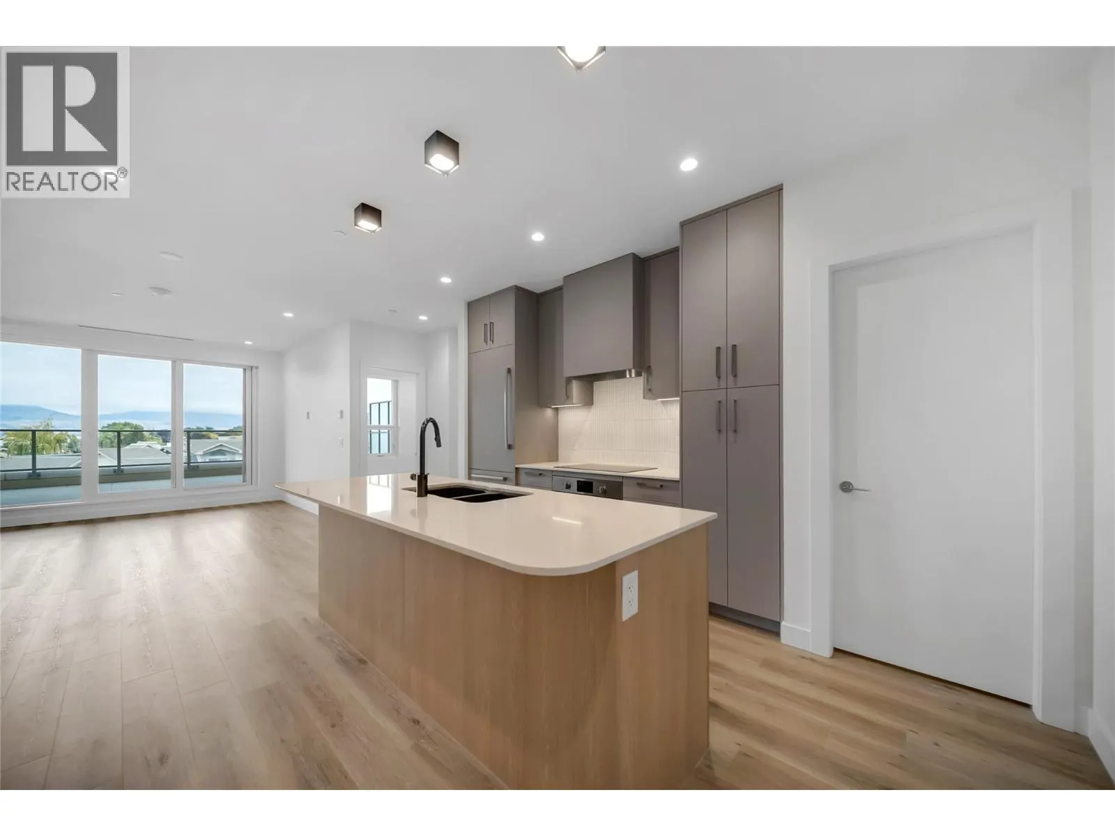 3300 Lakeshore Drive Unit# 418