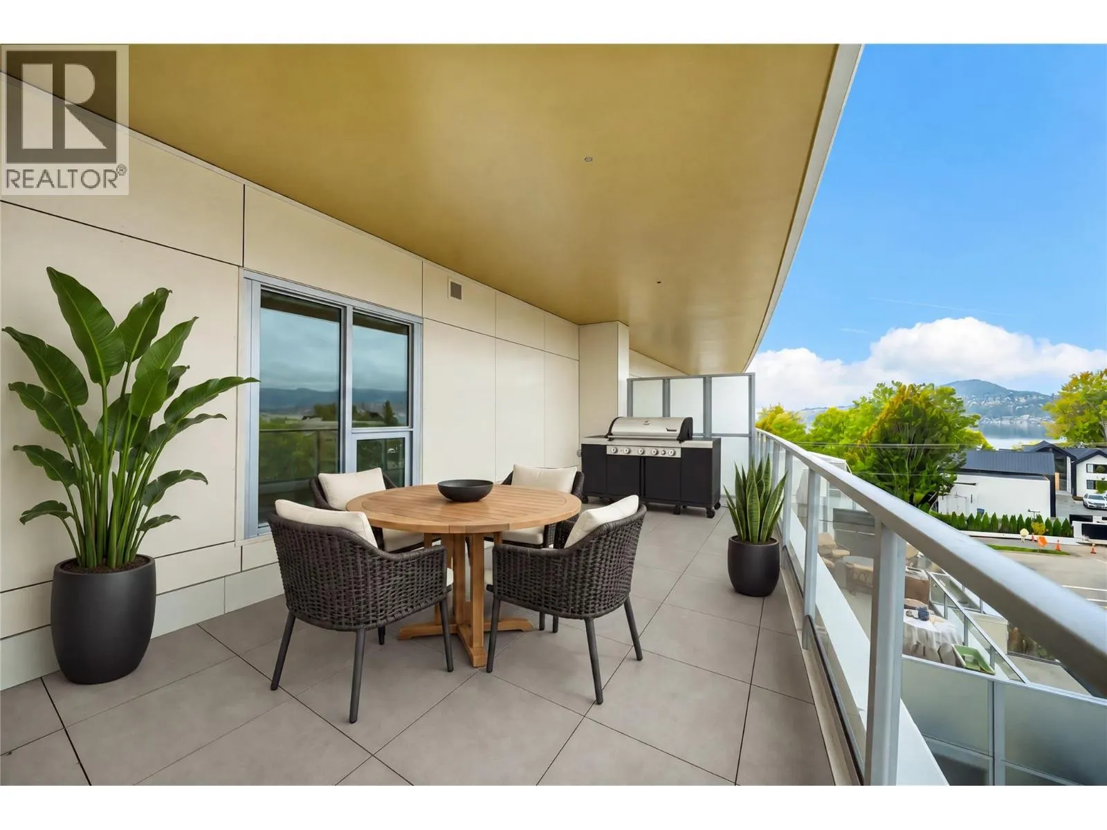 3300 Lakeshore Drive Unit# 418