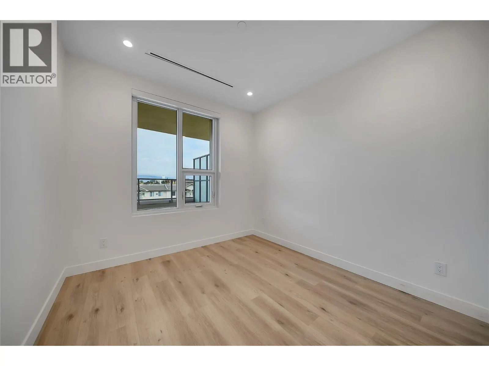 3300 Lakeshore Drive Unit# 418