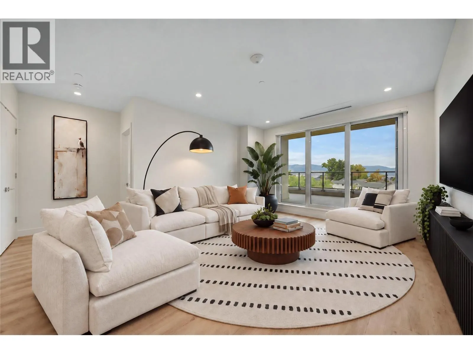 3300 Lakeshore Drive Unit# 418