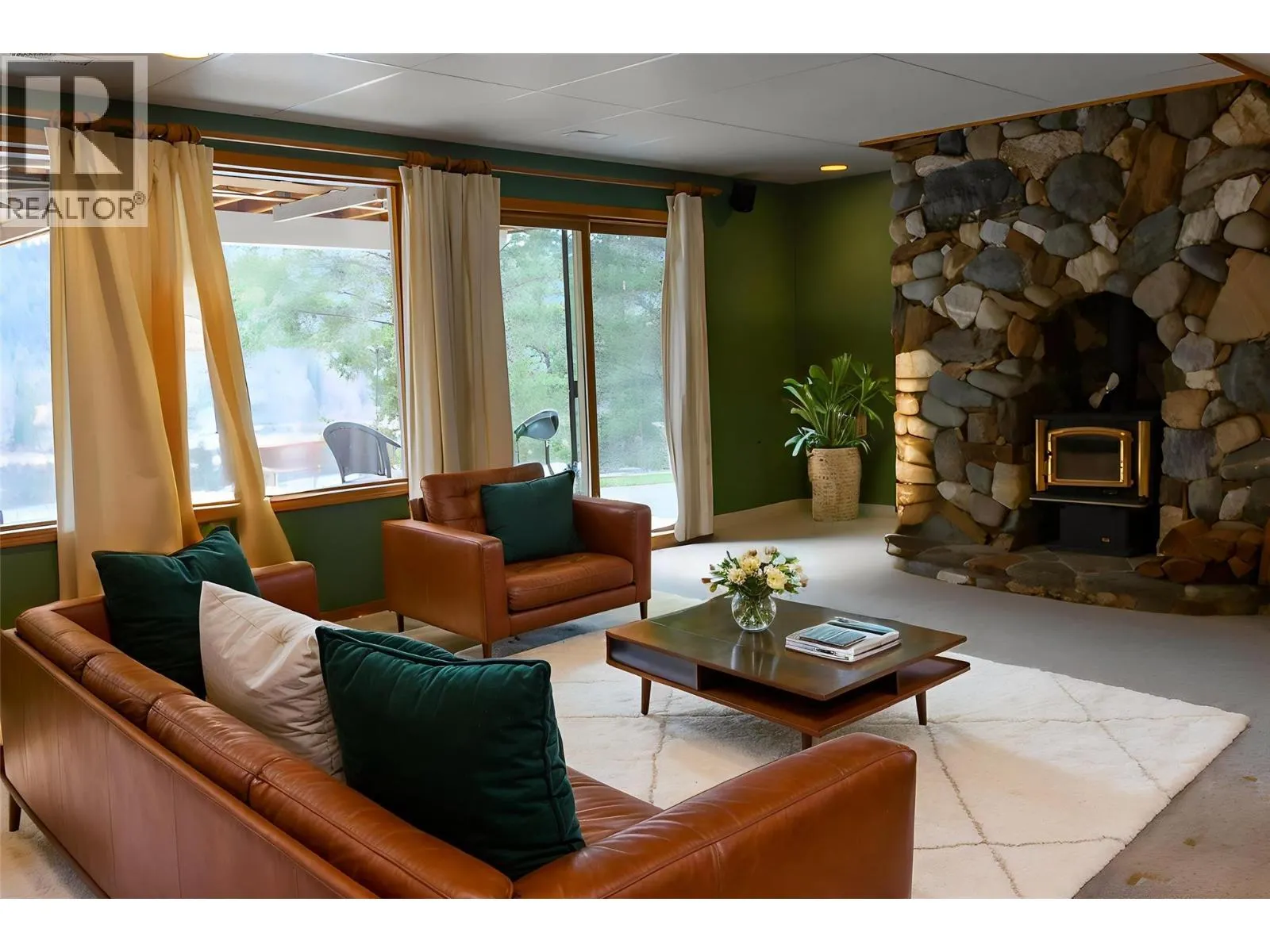 1920 Lakeview Drive