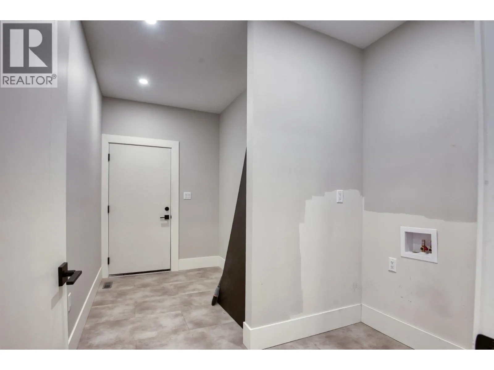 2835 Outlook Way
