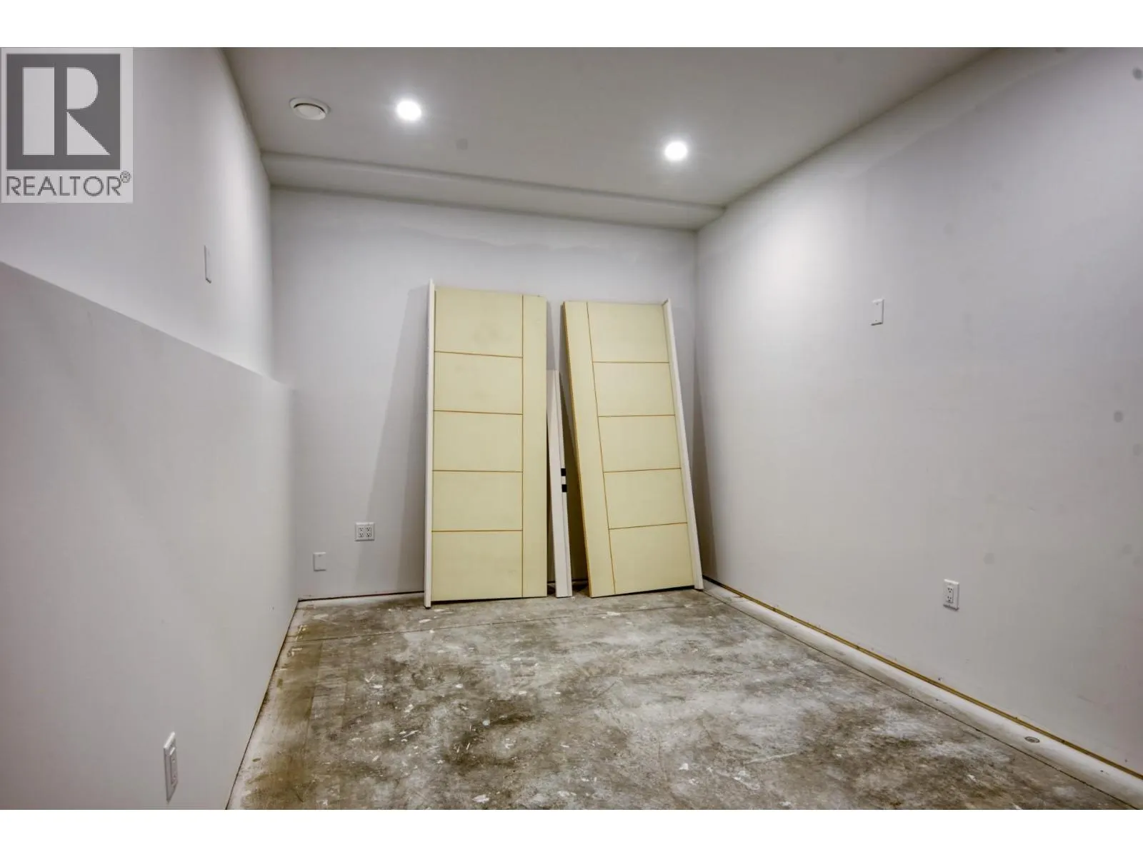 2835 Outlook Way