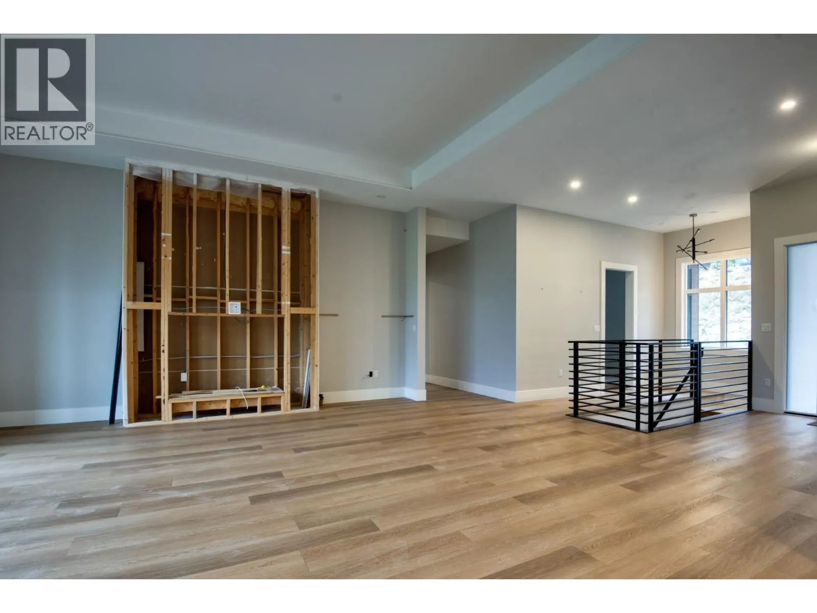 2835 Outlook Way