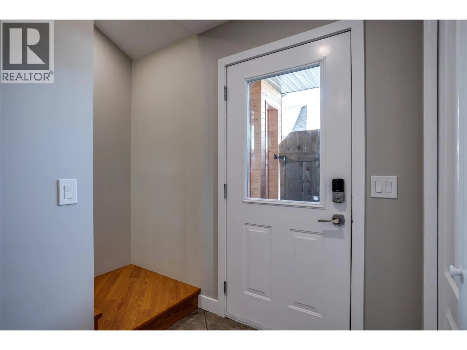 950 & 952 Stockwell Avenue