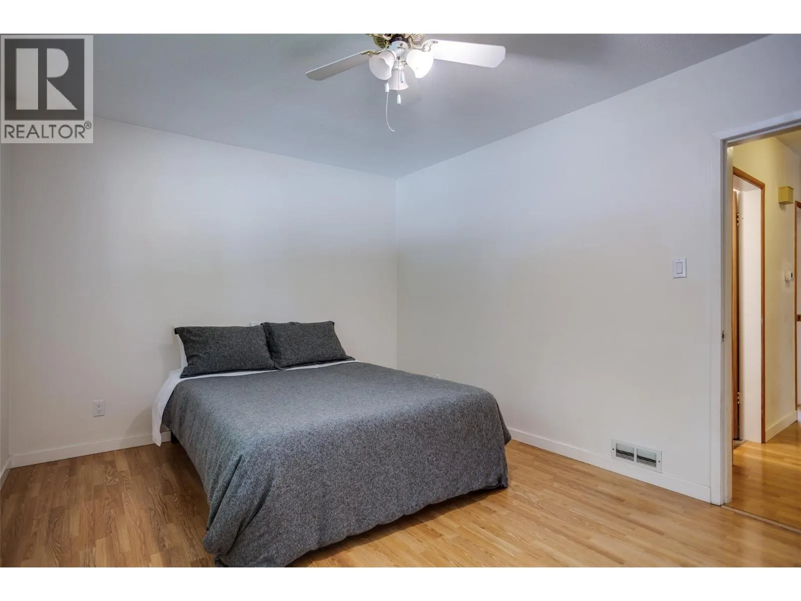 950 & 952 Stockwell Avenue
