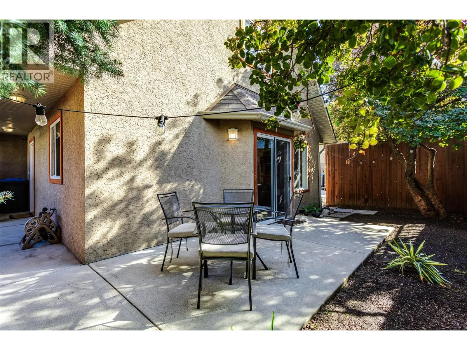 950 & 952 Stockwell Avenue