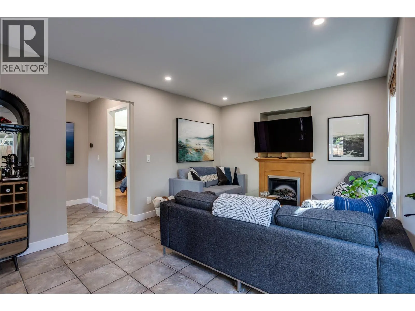 950 & 952 Stockwell Avenue