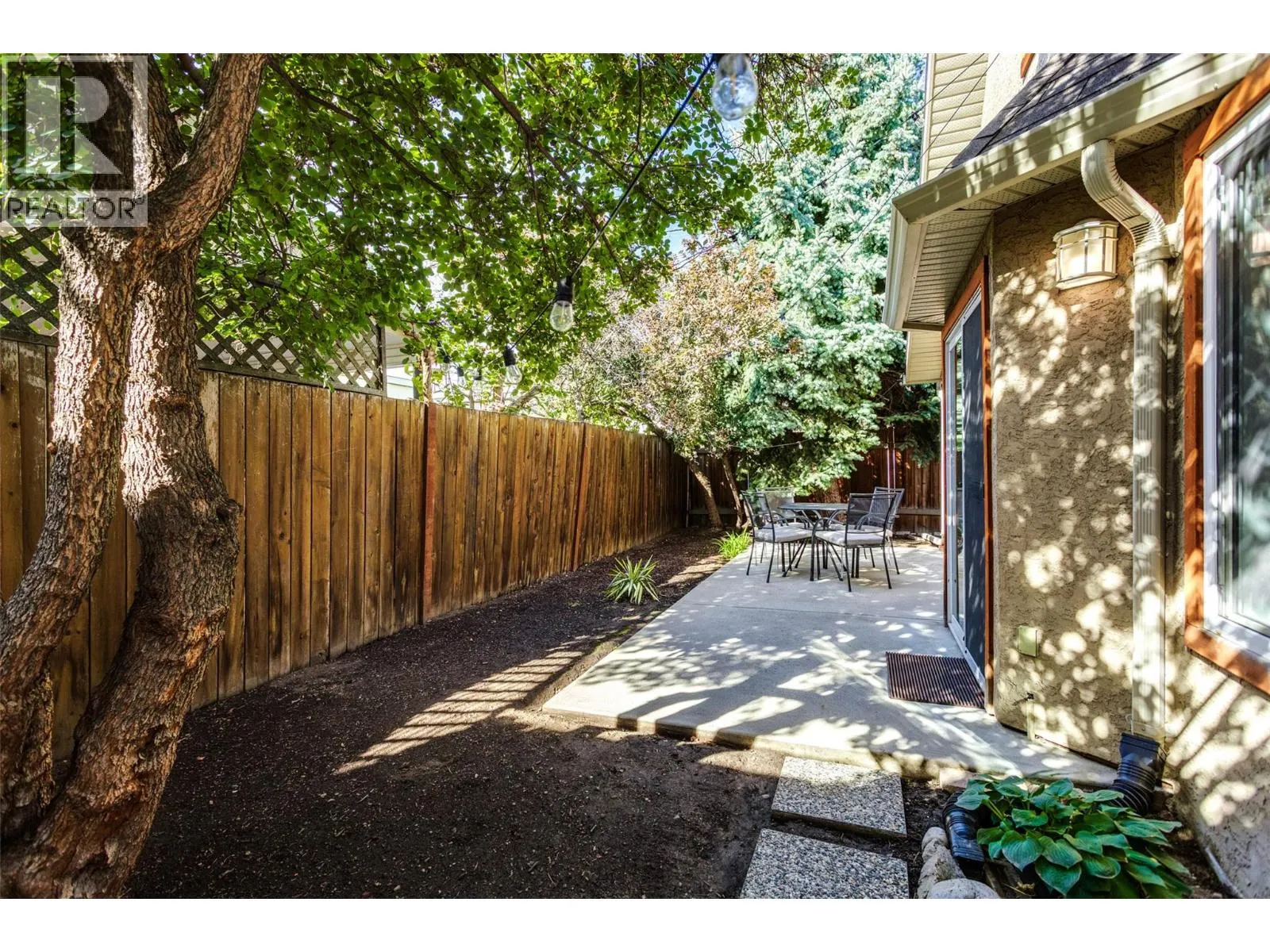 950 & 952 Stockwell Avenue