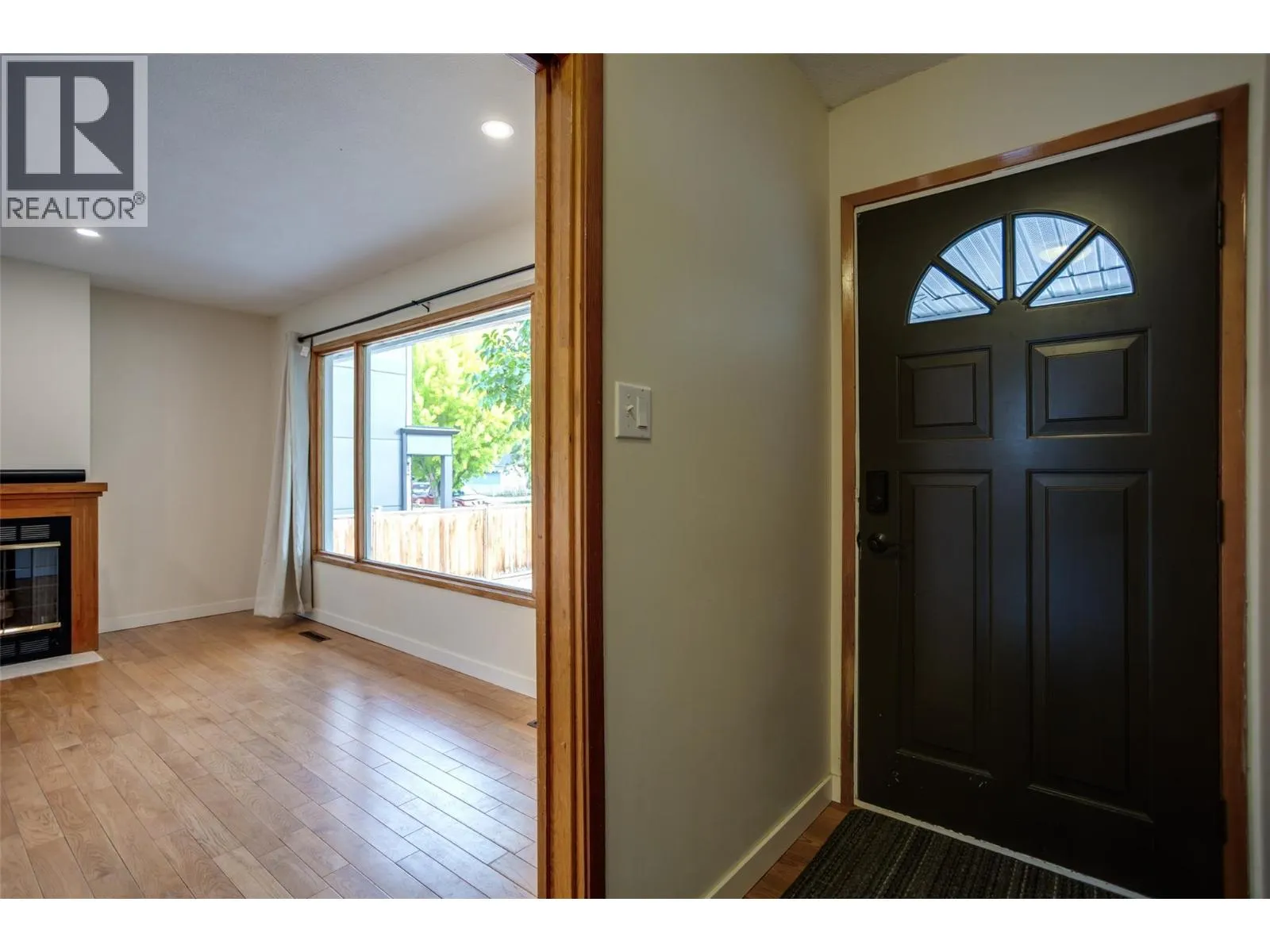 950 & 952 Stockwell Avenue