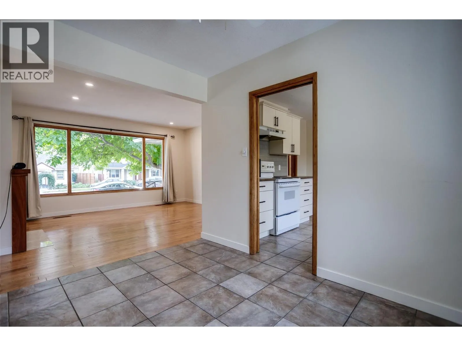 950 & 952 Stockwell Avenue