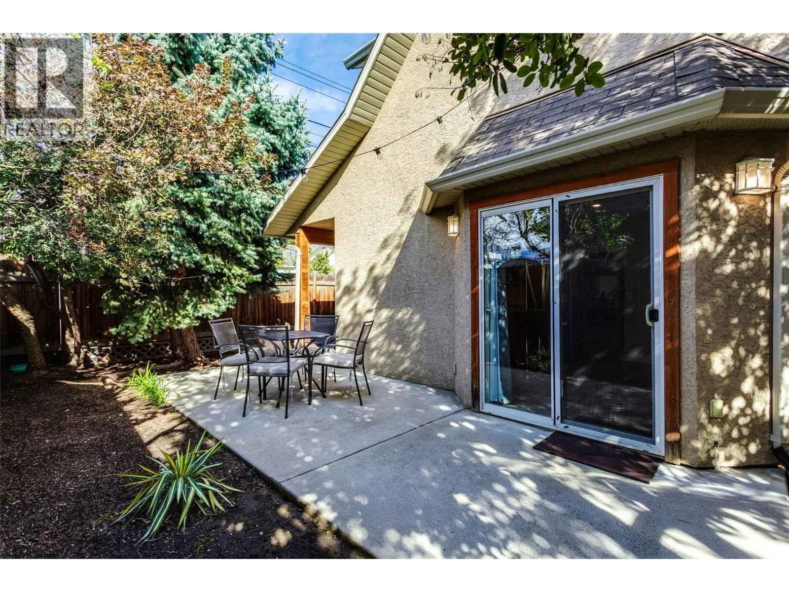 950 & 952 Stockwell Avenue