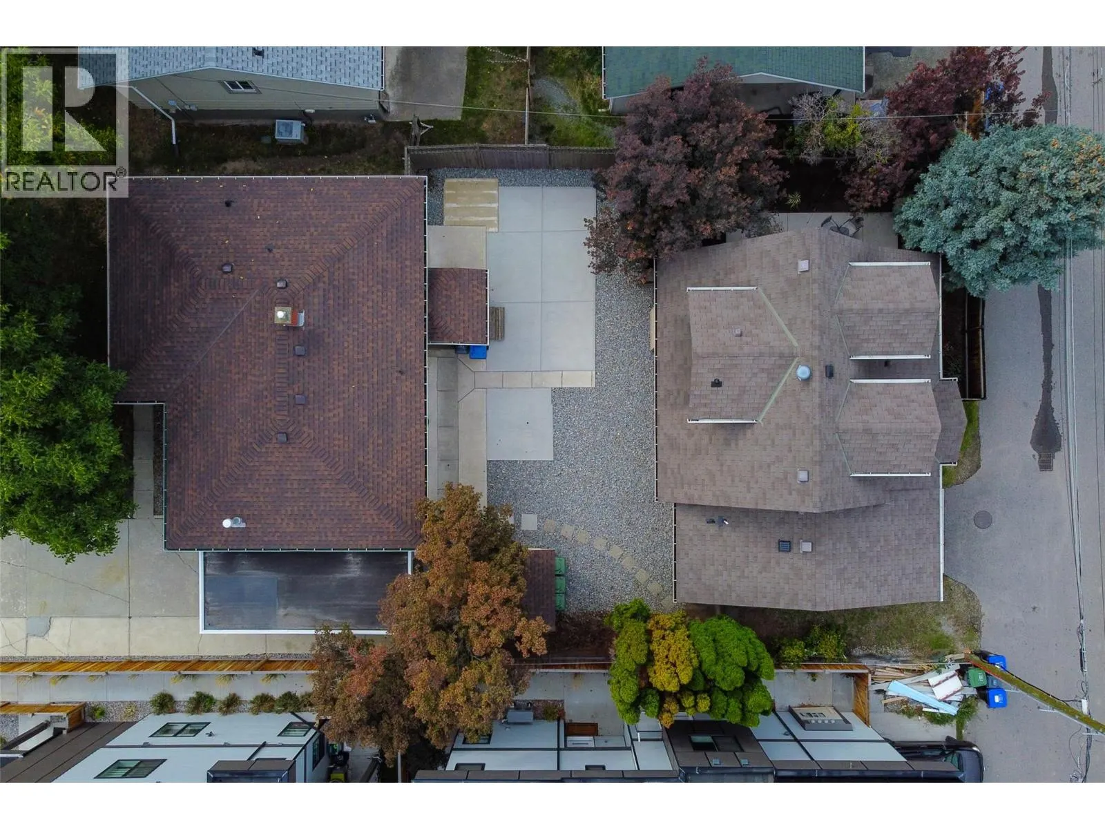 950 & 952 Stockwell Avenue