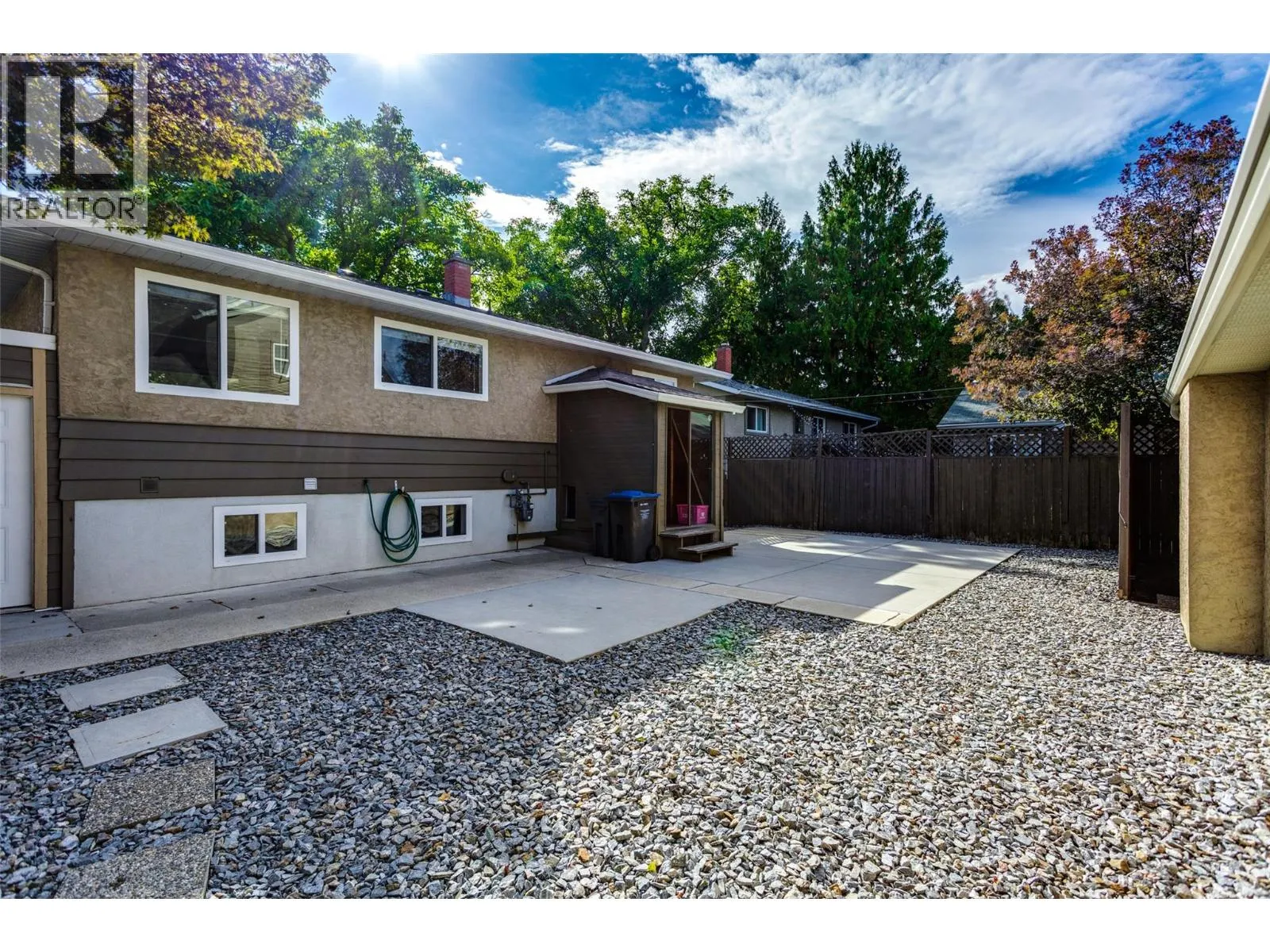 950 & 952 Stockwell Avenue