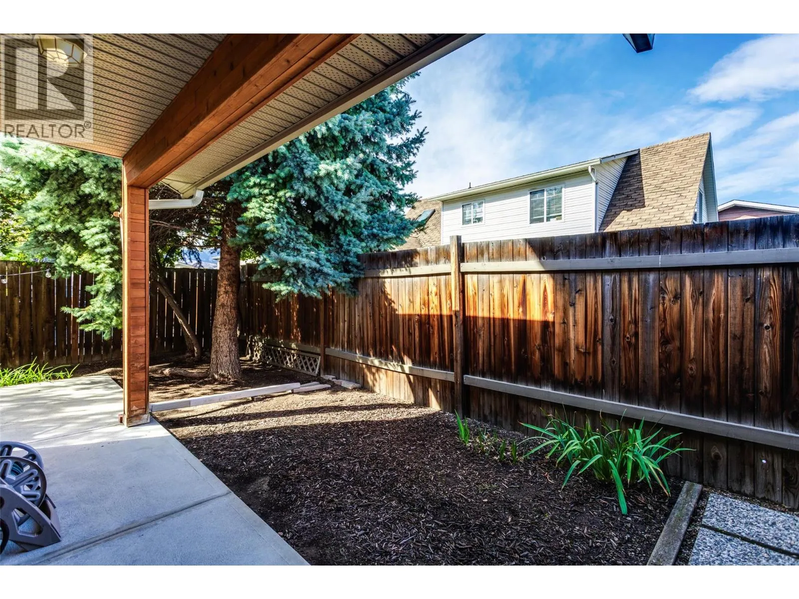 950 & 952 Stockwell Avenue
