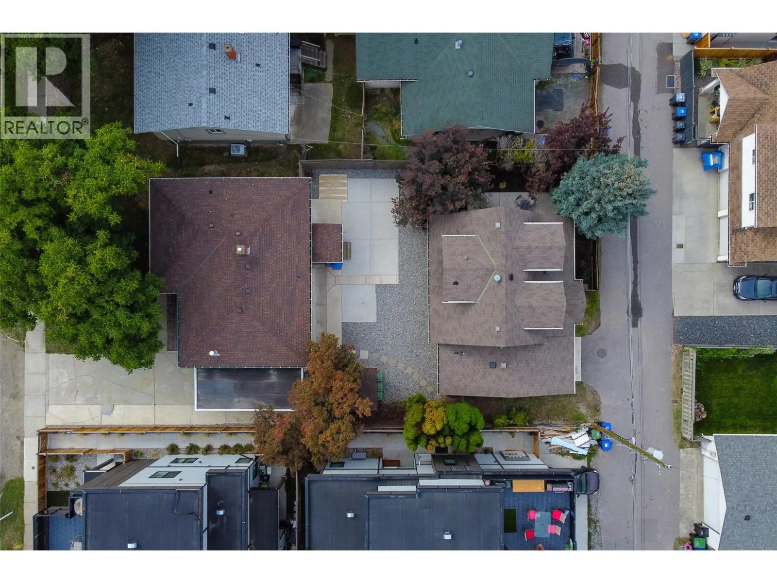 950 & 952 Stockwell Avenue