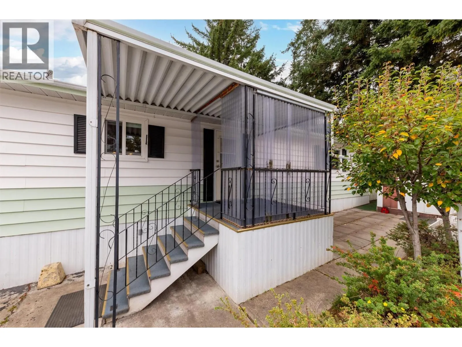 1929 97 Highway S Unit# 29