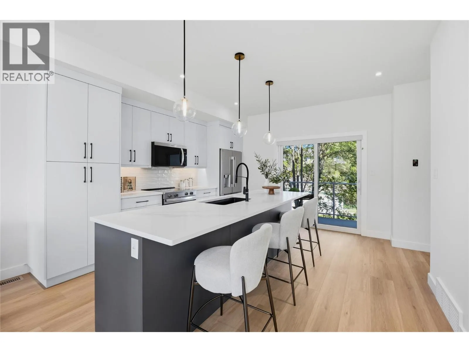 143 GREEN Avenue Unit# 103