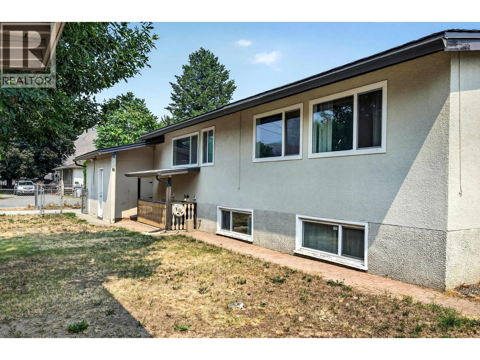 1094 SCHREINER Street