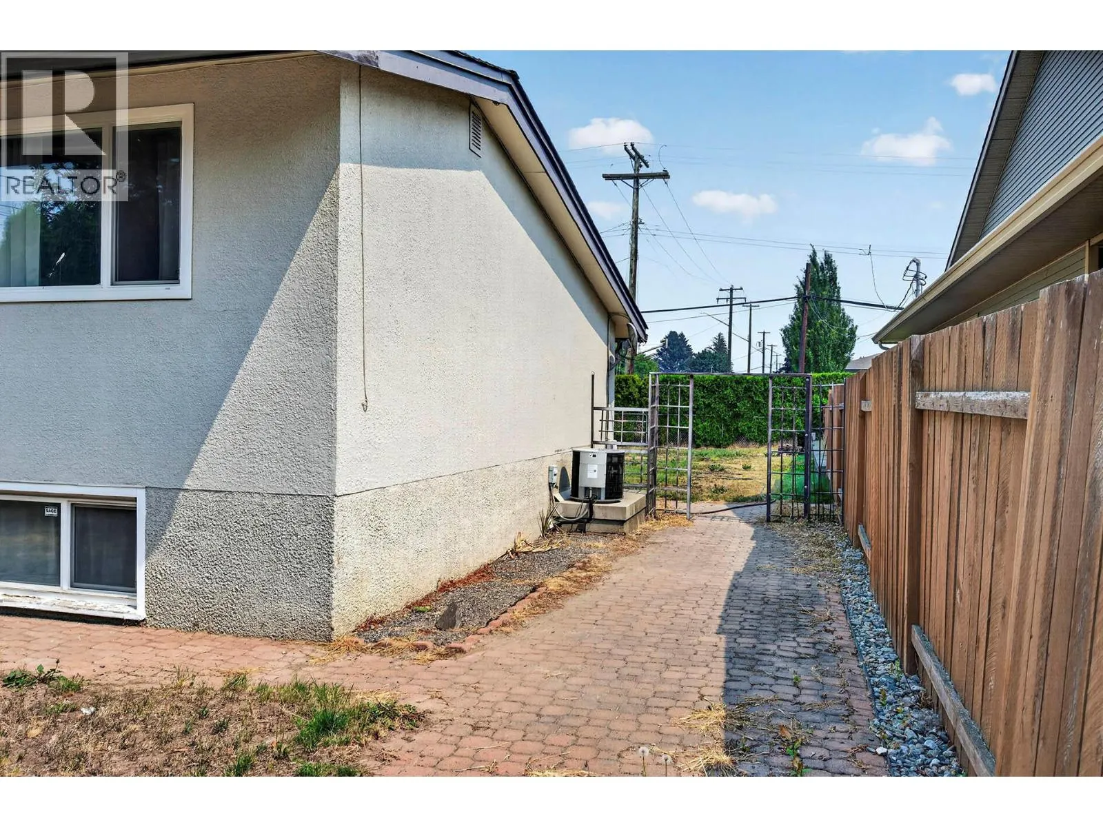 1094 SCHREINER Street