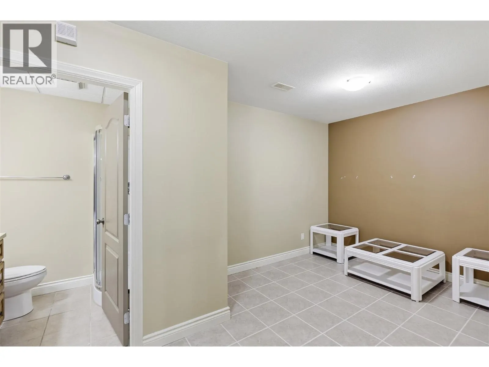 1055 ABERDEEN Drive Unit# 30