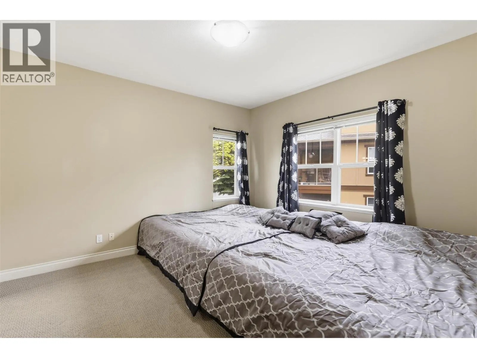 1055 ABERDEEN Drive Unit# 30