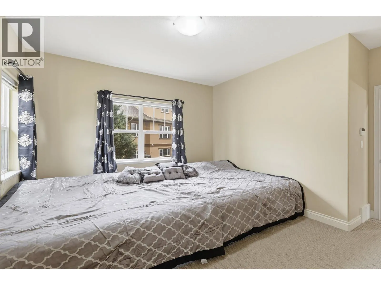 1055 ABERDEEN Drive Unit# 30