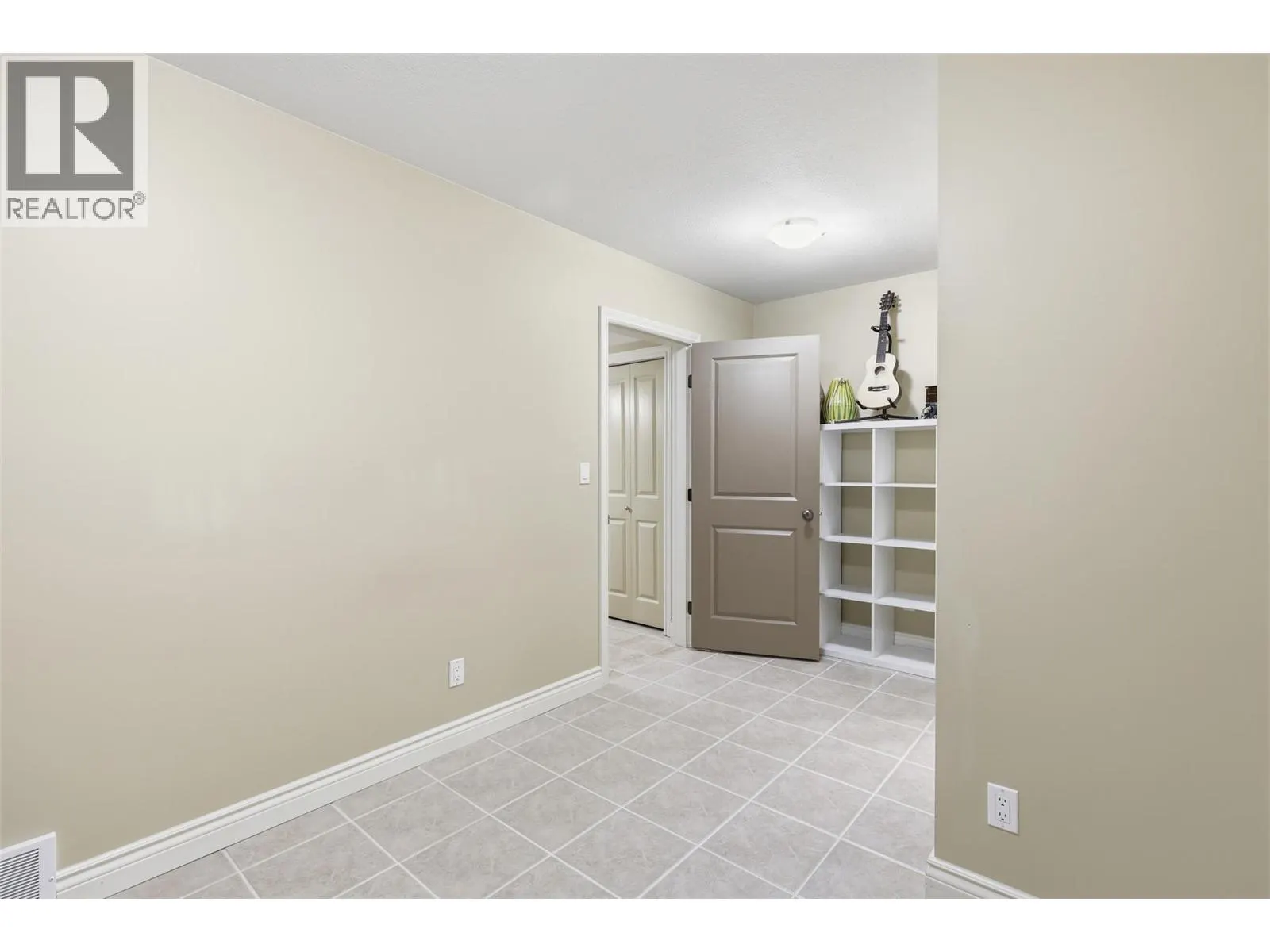 1055 ABERDEEN Drive Unit# 30