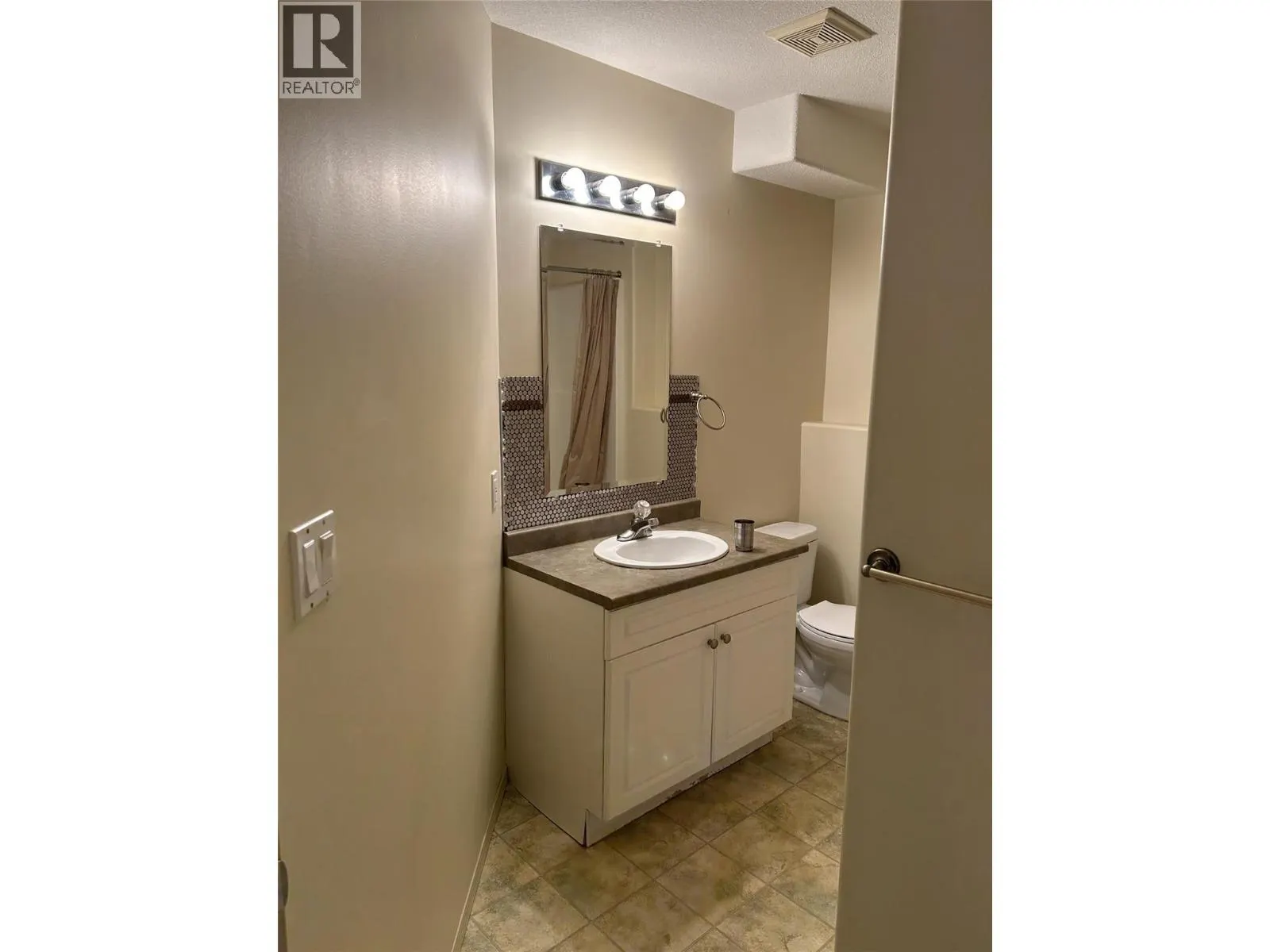 1198 Raven Drive