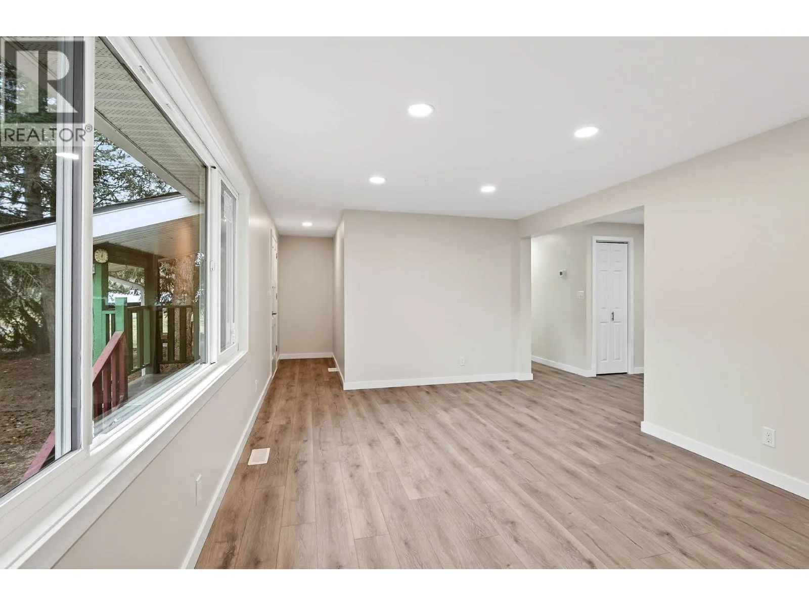 1297 THOMPSON Drive