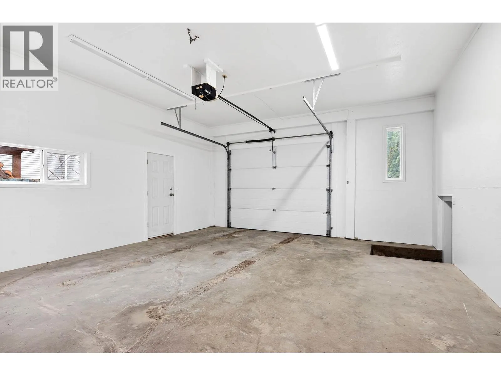 1297 THOMPSON Drive