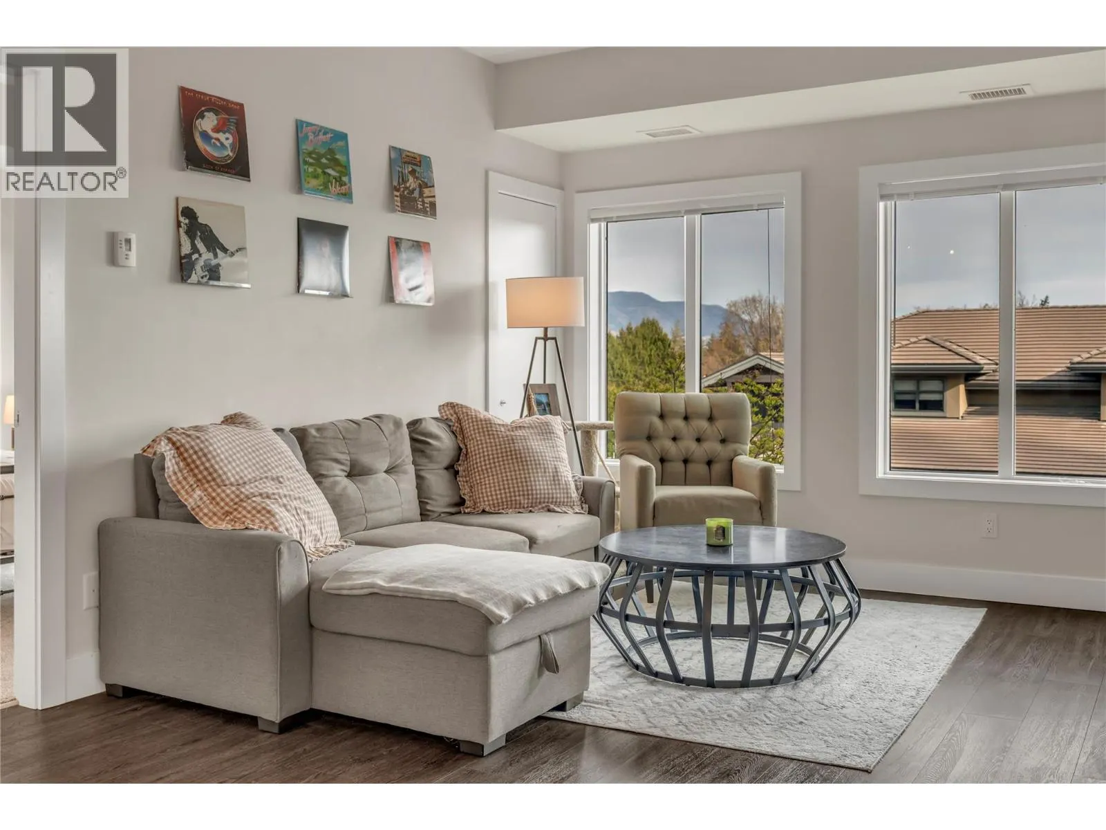 4380 Lakeshore Road Unit# 210