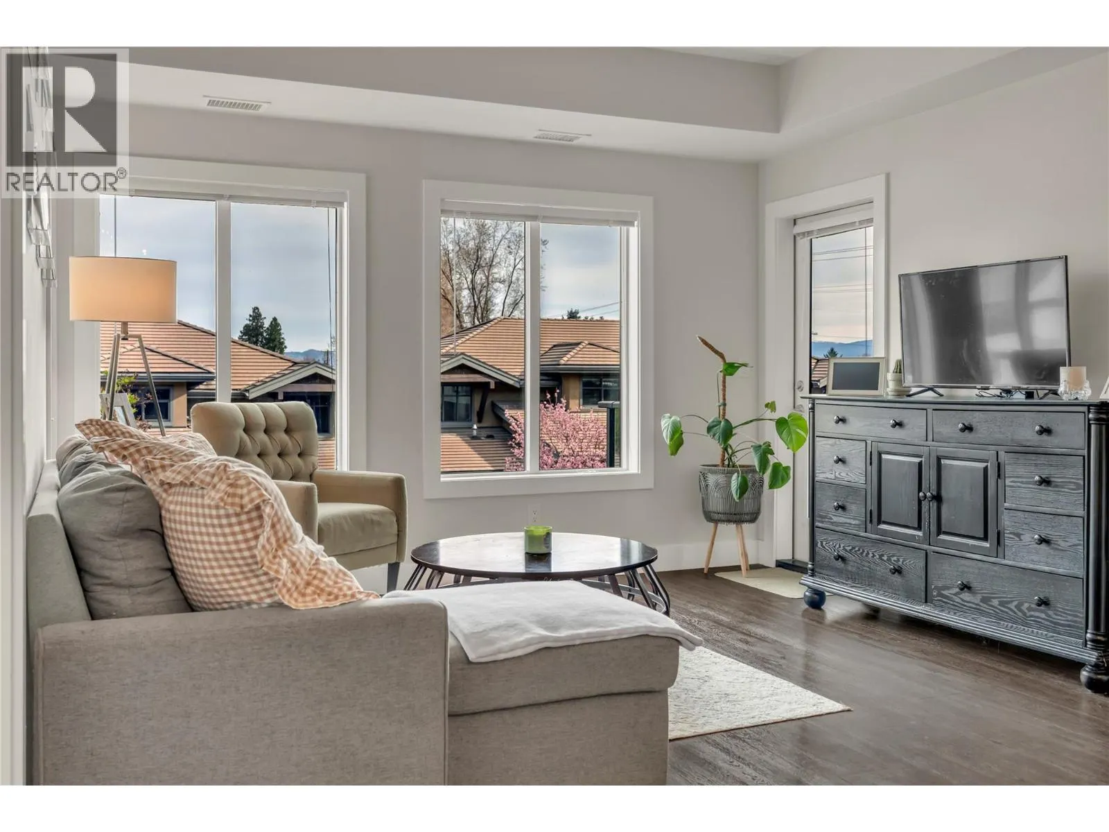 4380 Lakeshore Road Unit# 210